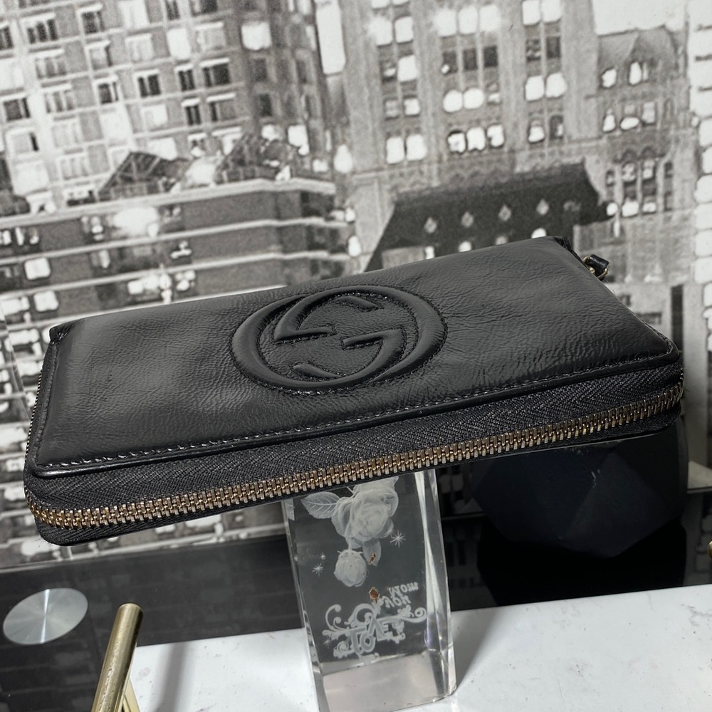 Authentic GUCCI SOHO Interlocking G Patent Leather Zippy Wallet - Picture 8 of 17